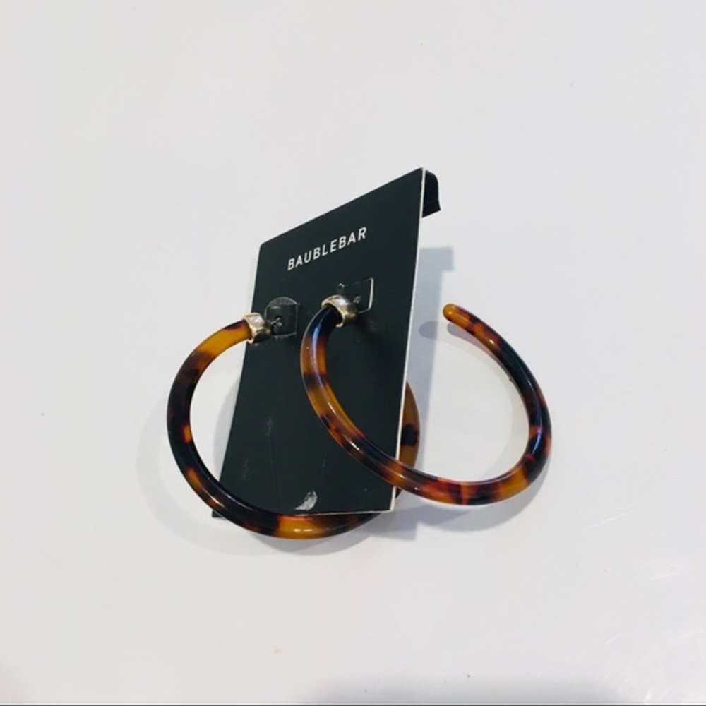 NWT BaubleBar Resin Tortoiseshell Hoop Earrings - Picture 3 of 4